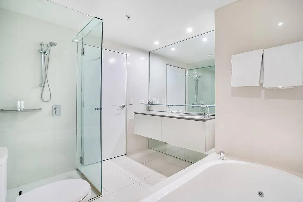 Circle On Cavill Riverview Apartment 450 Metre To The Beach غولد كوست