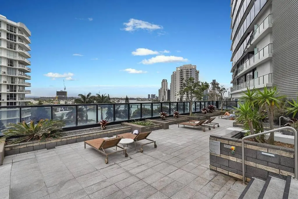 Circle On Cavill Riverview Apartment 450 Metre To The Beach غولد كوست